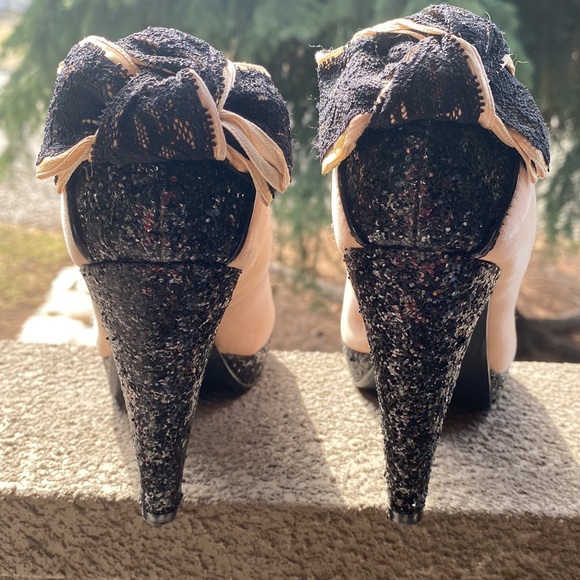 Cream and black felt high heels size 7. - Picture 3 of 4